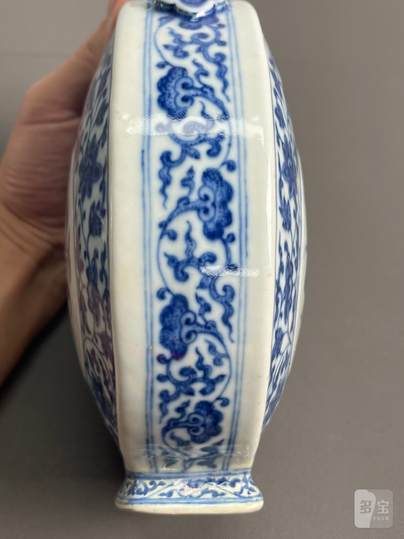清乾隆  青花缠枝花卉福寿纹抱月瓶 - 图20